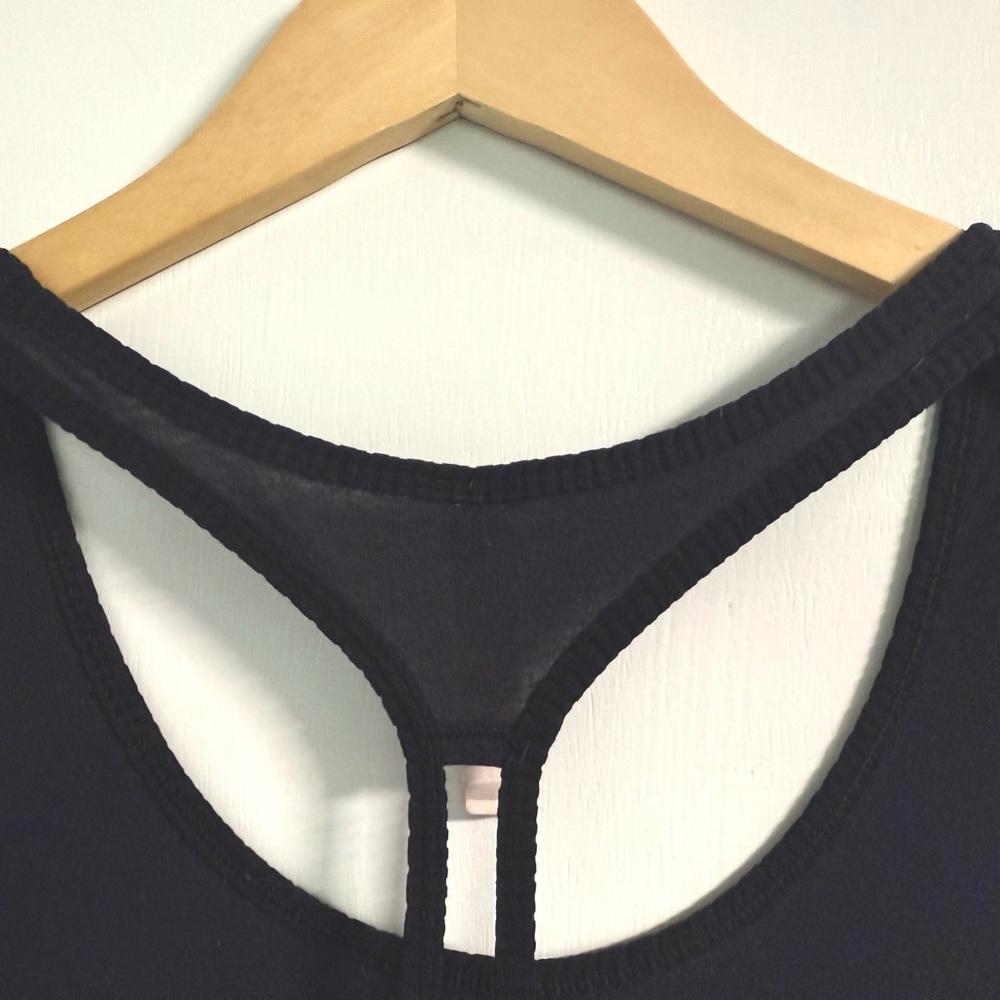 Under Armour HeatGear Black Racerback Tank | Size M | College Gym Staple - Picture 3 of 8